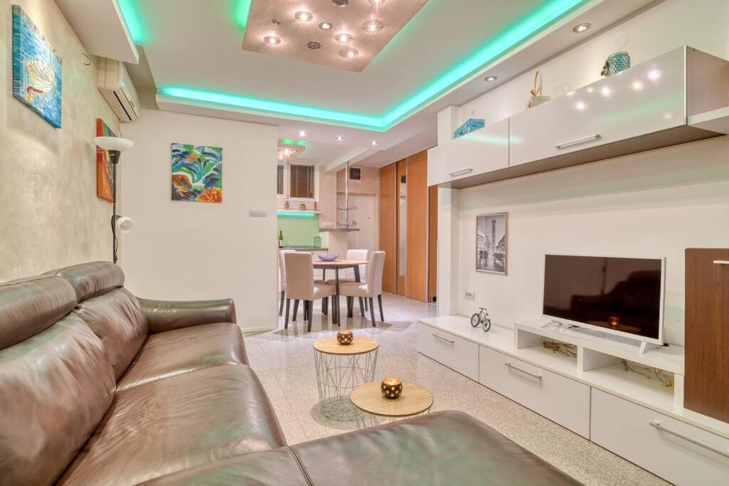 Cozy Nest Apartment- Central And Seaboard With Elevator 科托尔 外观 照片