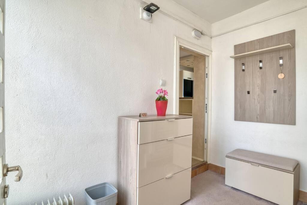 Cozy Nest Apartment- Central And Seaboard With Elevator 科托尔 外观 照片