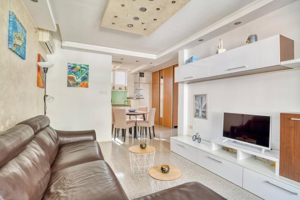 Cozy Nest Apartment- Central And Seaboard With Elevator 科托尔 外观 照片