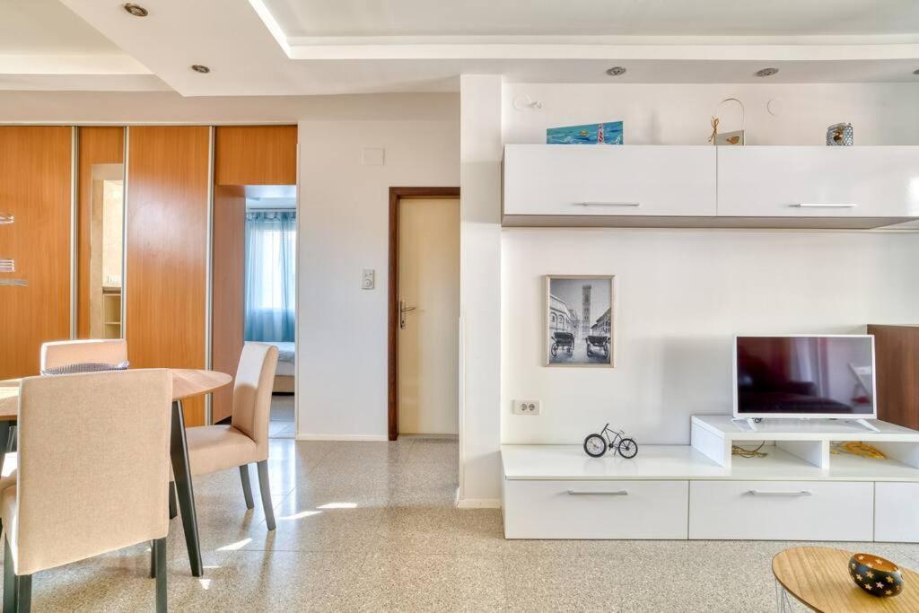 Cozy Nest Apartment- Central And Seaboard With Elevator 科托尔 外观 照片